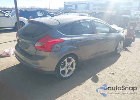 2014 Ford Focus Titanium z USA, uszkodzony, nr VIN 1FADP3N26EL330178